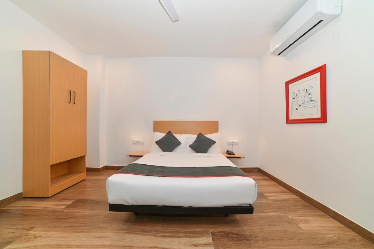 Vaccinated Staff- Oyo Townhouse 384 Nk Hotels Dispur Exterior foto