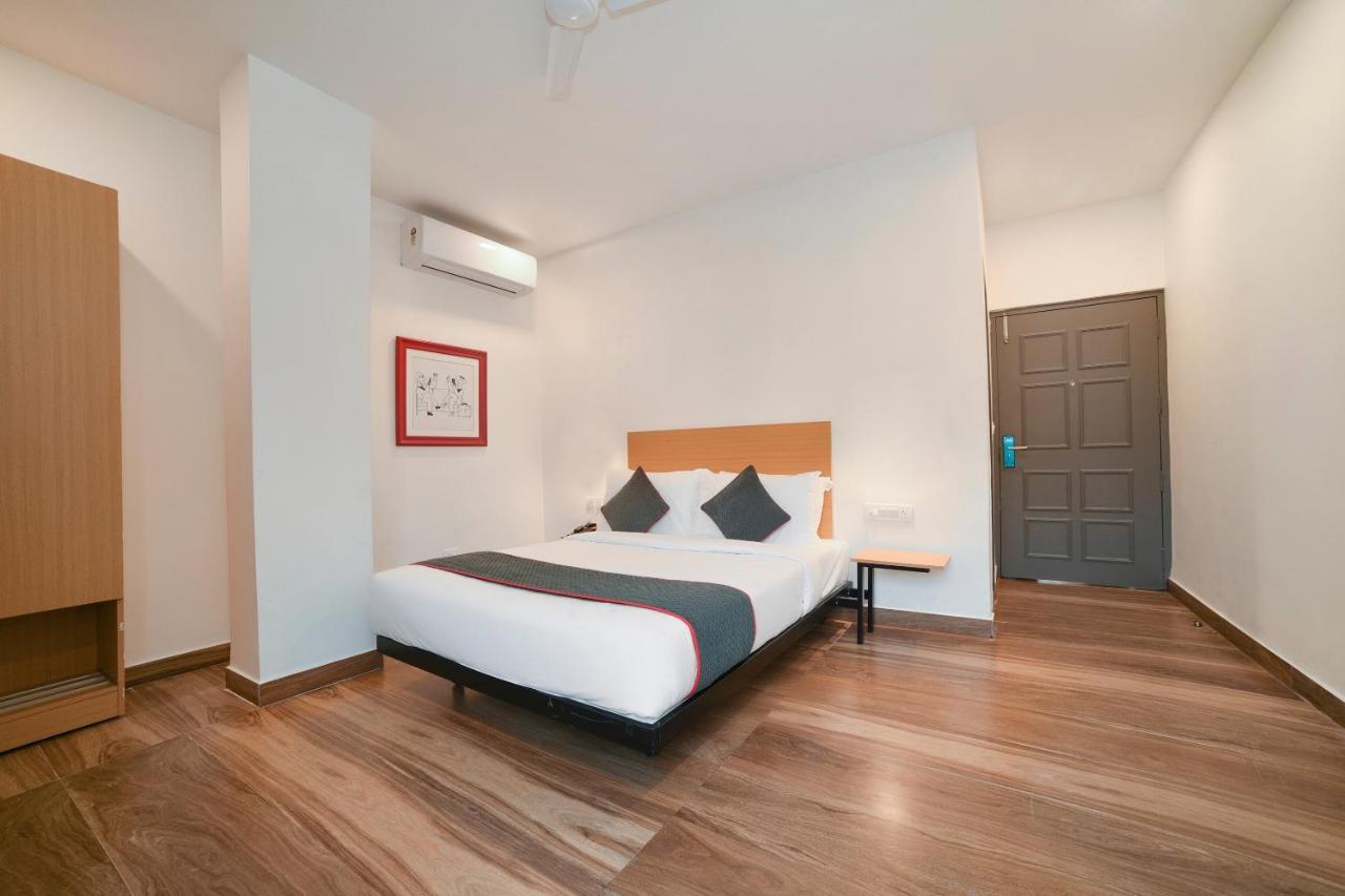 Vaccinated Staff- Oyo Townhouse 384 Nk Hotels Dispur Exterior foto